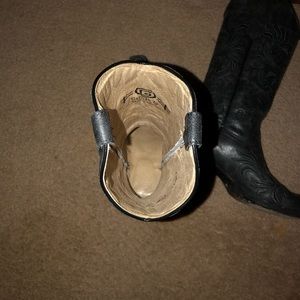 Black point toed cowboy boots
